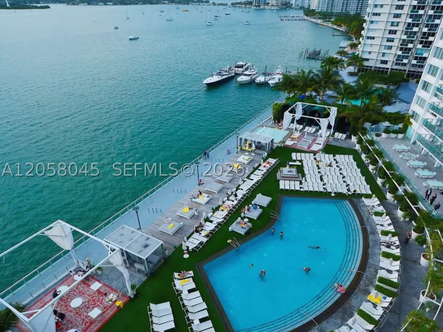 2-bedroom condo for sale in Miami Beach - 1100 West Ave 1016 - MondialRealty