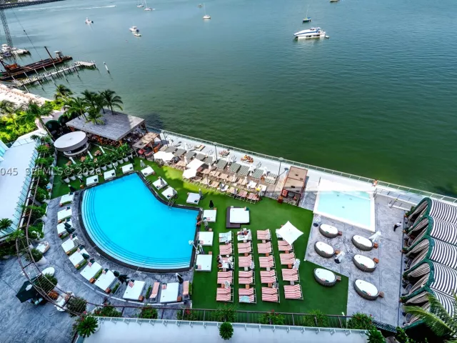 2-bedroom condo for sale in Miami Beach - 1100 West Ave 1016 - MondialRealty
