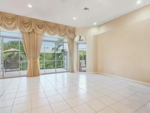 3-bedroom home for sale in West Palm Beach - 8155 Cypress Point Rd - MondialRealty