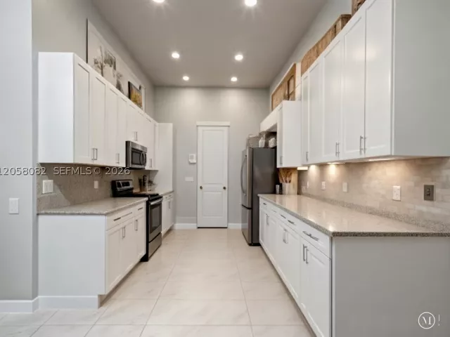 3-bedroom home for sale in West Palm Beach - 8155 Cypress Point Rd - MondialRealty