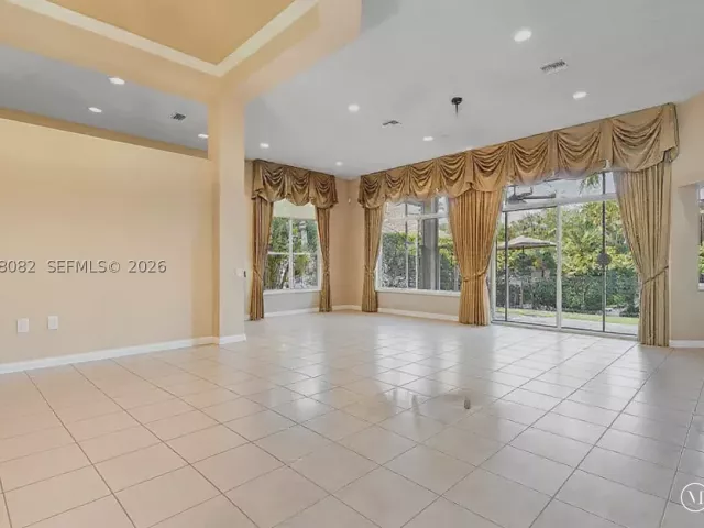 3-bedroom home for sale in West Palm Beach - 8155 Cypress Point Rd - MondialRealty