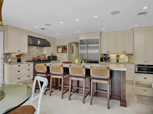 4-bedroom home for sale in Miami - 7400 SW 81st Ave - MondialRealty