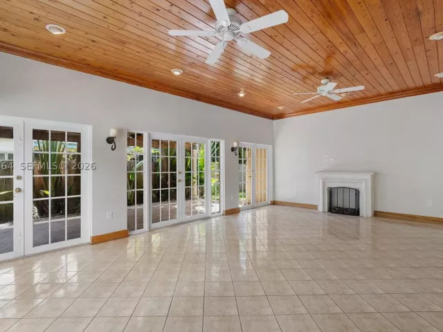 3-bedroom home for rent in Miami Beach - 4445 N Michigan Ave - MondialRealty
