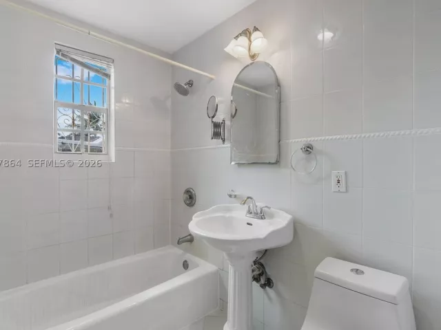 3-bedroom home for rent in Miami Beach - 4445 N Michigan Ave - MondialRealty