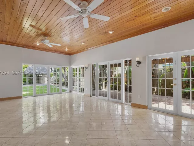 3-bedroom home for rent in Miami Beach - 4445 N Michigan Ave - MondialRealty