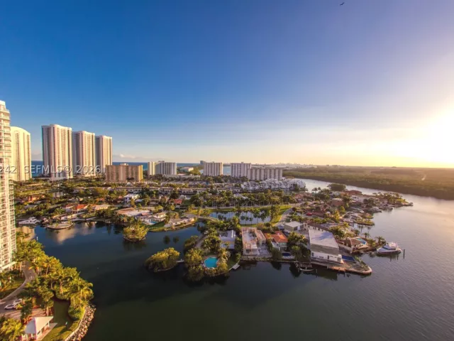 3-bedroom condo for sale in Sunny Isles Beach - 330 Sunny Isles Blvd 5-1506 - MondialRealty