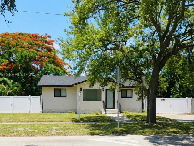 3-bedroom home for sale in Pompano Beach - 601 NE 1st St - MondialRealty