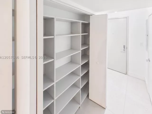 1-bedroom condo for sale in Miami - 488 NE 18th St 203 - MondialRealty