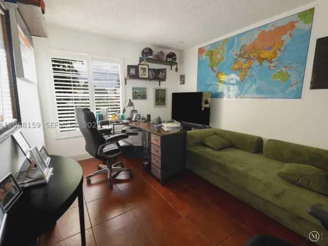 3-bedroom home for rent in Hallandale Beach - 2200 NE 7th St - MondialRealty