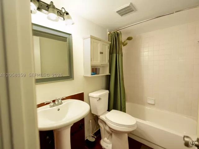 3-bedroom home for rent in Hallandale Beach - 2200 NE 7th St - MondialRealty