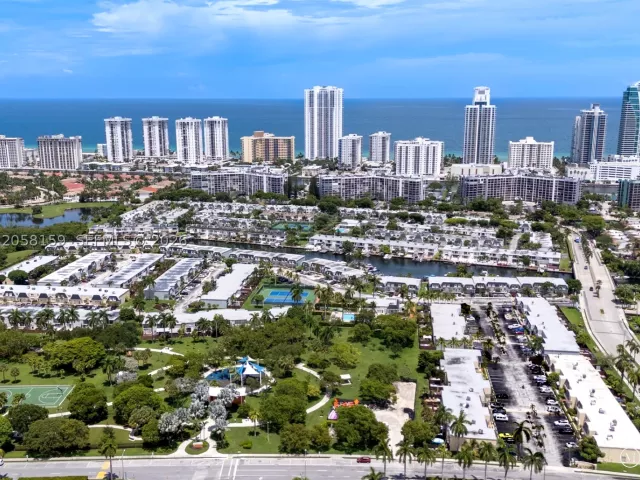 3-bedroom home for rent in Hallandale Beach - 2200 NE 7th St - MondialRealty