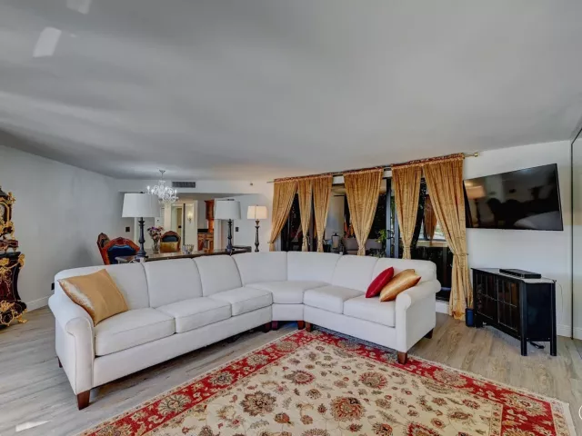 3-bedroom condo for sale in Hallandale Beach - 300 Three Islands Boulevard 101 - MondialRealty