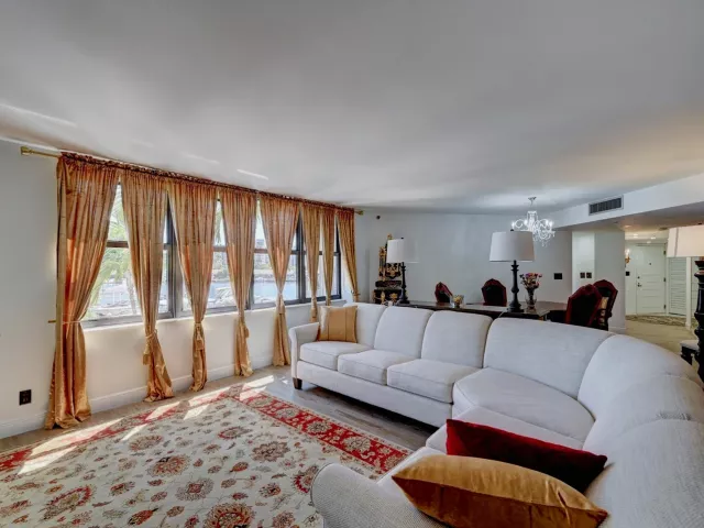 3-bedroom condo for sale in Hallandale Beach - 300 Three Islands Boulevard 101 - MondialRealty