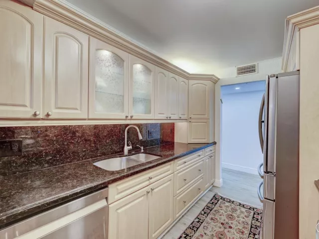3-bedroom condo for sale in Hallandale Beach - 300 Three Islands Boulevard 101 - MondialRealty