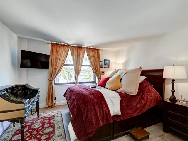 3-bedroom condo for sale in Hallandale Beach - 300 Three Islands Boulevard 101 - MondialRealty