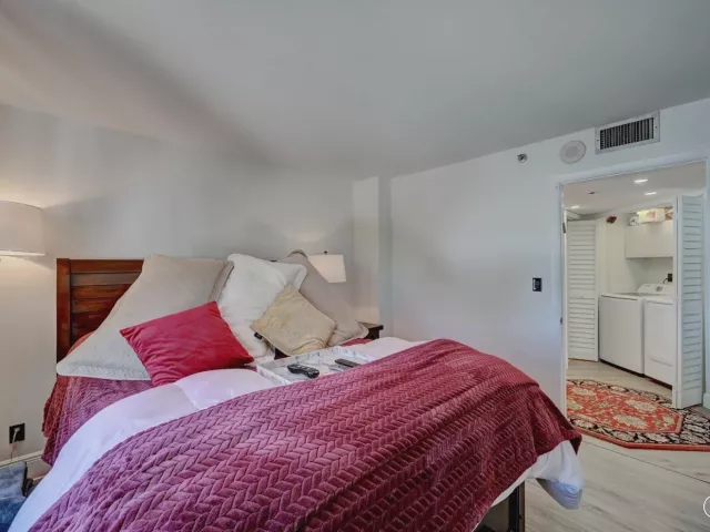 3-bedroom condo for sale in Hallandale Beach - 300 Three Islands Boulevard 101 - MondialRealty