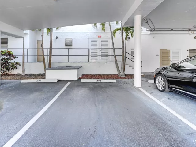 3-bedroom condo for sale in Hallandale Beach - 300 Three Islands Boulevard 101 - MondialRealty