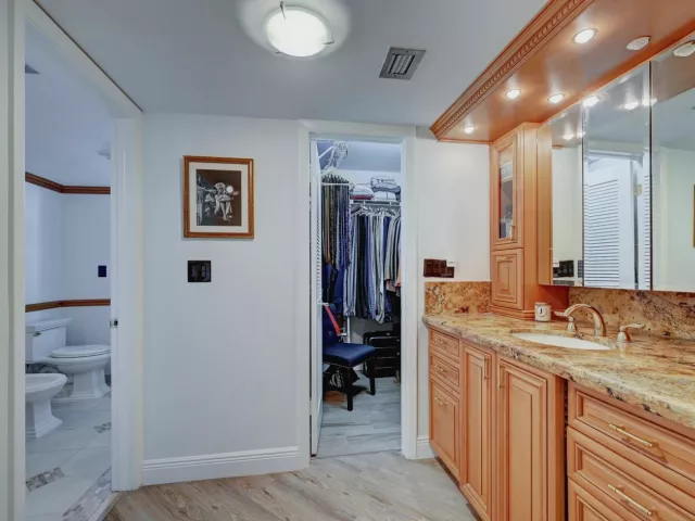 3-bedroom condo for sale in Hallandale Beach - 300 Three Islands Boulevard 101 - MondialRealty