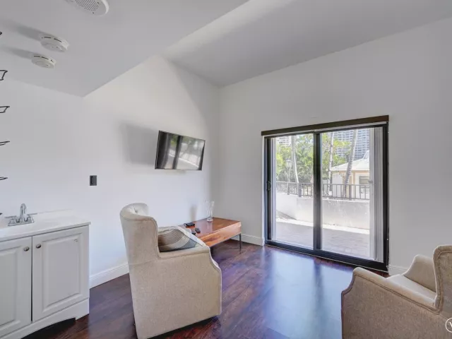 3-bedroom condo for sale in Hallandale Beach - 300 Three Islands Boulevard 101 - MondialRealty