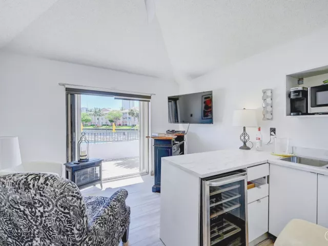 3-bedroom condo for sale in Hallandale Beach - 300 Three Islands Boulevard 101 - MondialRealty