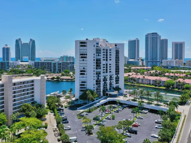 3-bedroom condo for sale in Hallandale Beach - 300 Three Islands Boulevard 101 - MondialRealty