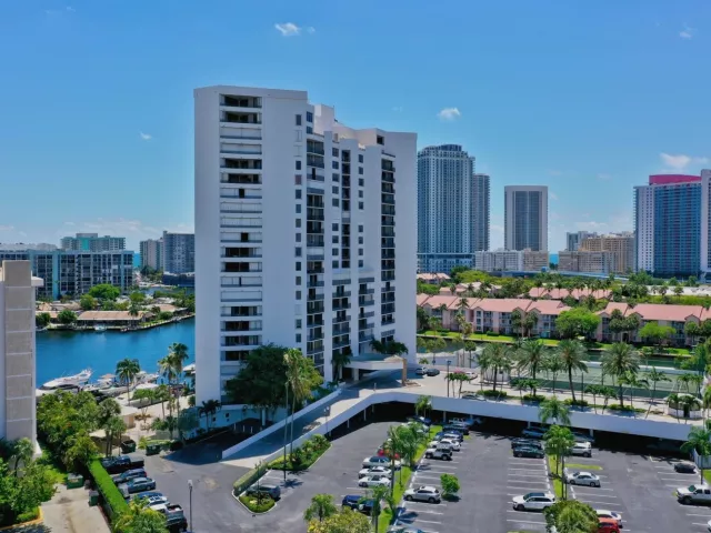 3-bedroom condo for sale in Hallandale Beach - 300 Three Islands Boulevard 101 - MondialRealty