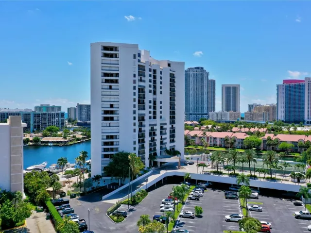 3-bedroom condo for sale in Hallandale Beach - 300 Three Islands Boulevard 101 - MondialRealty