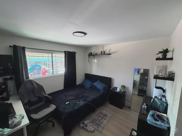 5-bedroom home for sale in West Palm Beach - 912 MONTEGO Drive - MondialRealty