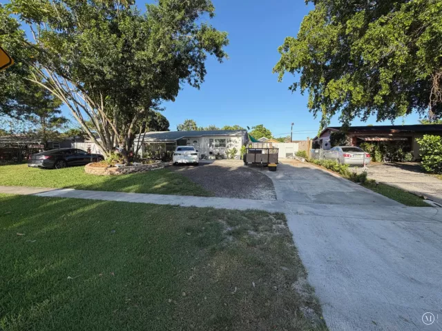 5-bedroom home for sale in West Palm Beach - 912 MONTEGO Drive - MondialRealty