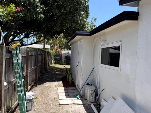5-bedroom home for sale in West Palm Beach - 912 MONTEGO Drive - MondialRealty