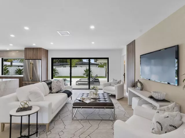 3-bedroom home for sale in Fort Lauderdale - 6011 NE 19th Avenue - MondialRealty