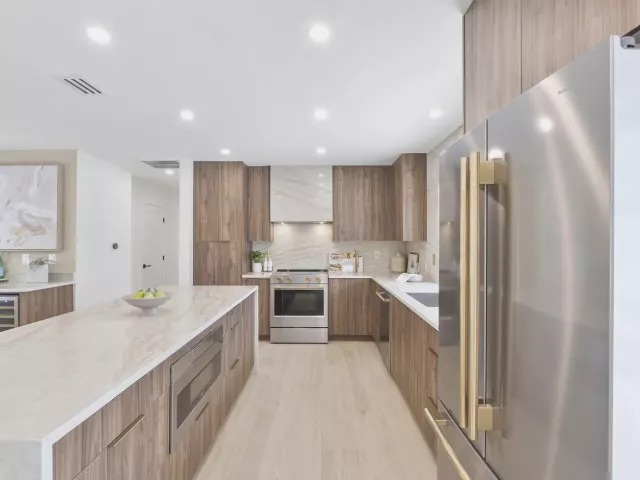 3-bedroom home for sale in Fort Lauderdale - 6011 NE 19th Avenue - MondialRealty