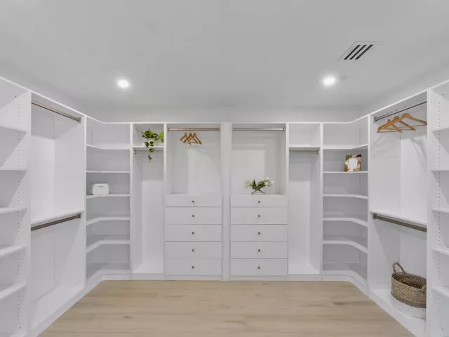 3-bedroom home for sale in Fort Lauderdale - 6011 NE 19th Avenue - MondialRealty