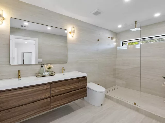 3-bedroom home for sale in Fort Lauderdale - 6011 NE 19th Avenue - MondialRealty
