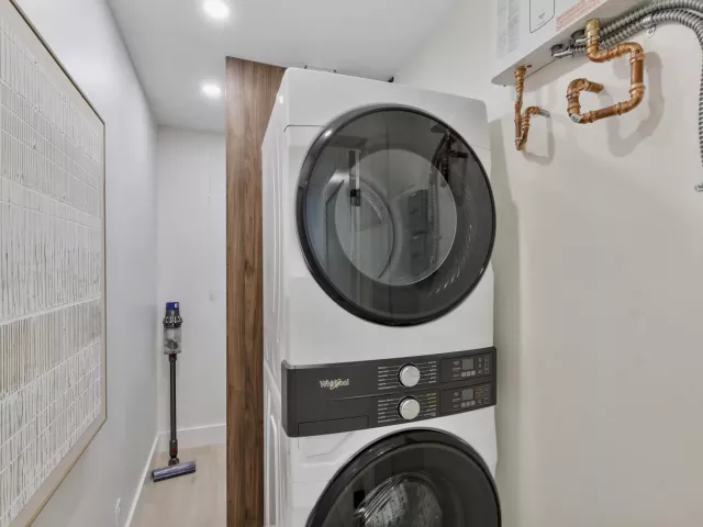 3-bedroom home for sale in Fort Lauderdale - 6011 NE 19th Avenue - MondialRealty