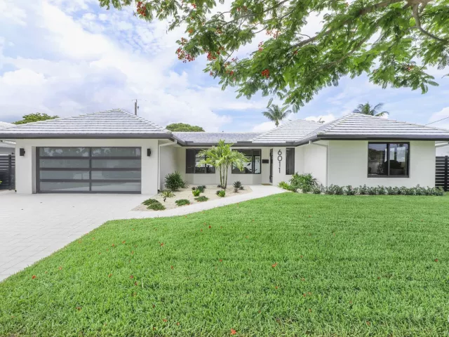 3-bedroom home for sale in Fort Lauderdale - 6011 NE 19th Avenue - MondialRealty