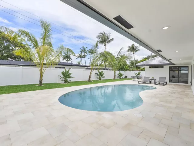 3-bedroom home for sale in Fort Lauderdale - 6011 NE 19th Avenue - MondialRealty