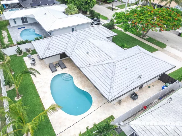 3-bedroom home for sale in Fort Lauderdale - 6011 NE 19th Avenue - MondialRealty