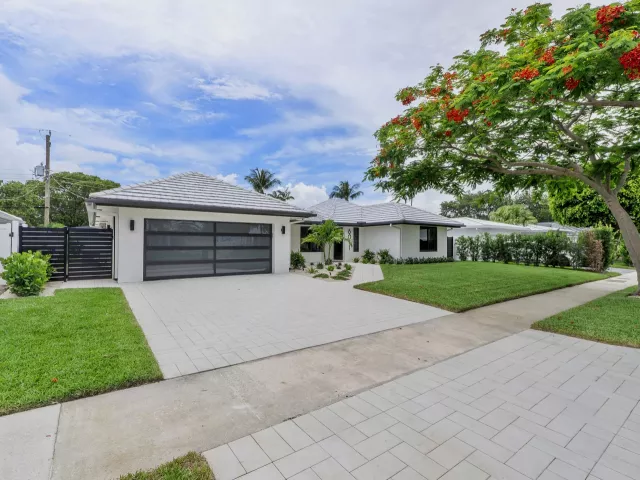 3-bedroom home for sale in Fort Lauderdale - 6011 NE 19th Avenue - MondialRealty