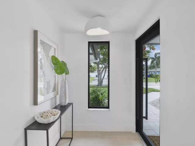3-bedroom home for sale in Fort Lauderdale - 6011 NE 19th Avenue - MondialRealty