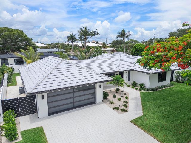 3-bedroom home for sale in Fort Lauderdale - 6011 NE 19th Avenue - MondialRealty