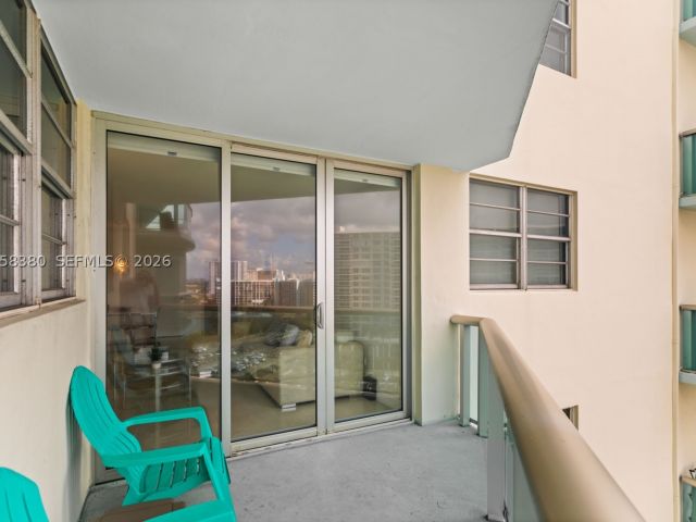 1-bedroom condo for rent in Hollywood - 3801 S Ocean Dr 11S - MondialRealty