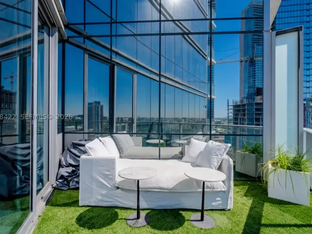 1-bedroom condo for rent in Miami - 851 NE 1st Ave 1802 - MondialRealty