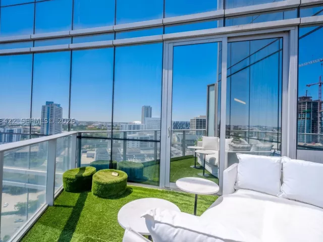 1-bedroom condo for rent in Miami - 851 NE 1st Ave 1802 - MondialRealty