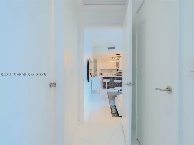 1-bedroom condo for rent in Miami - 851 NE 1st Ave 1802 - MondialRealty