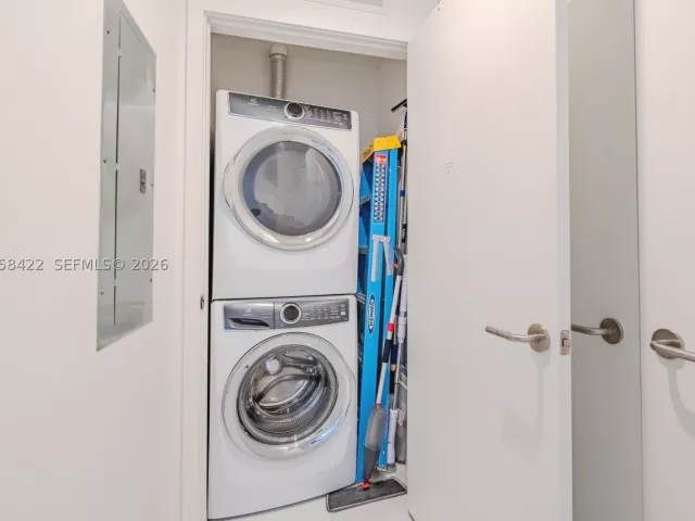 1-bedroom condo for rent in Miami - 851 NE 1st Ave 1802 - MondialRealty