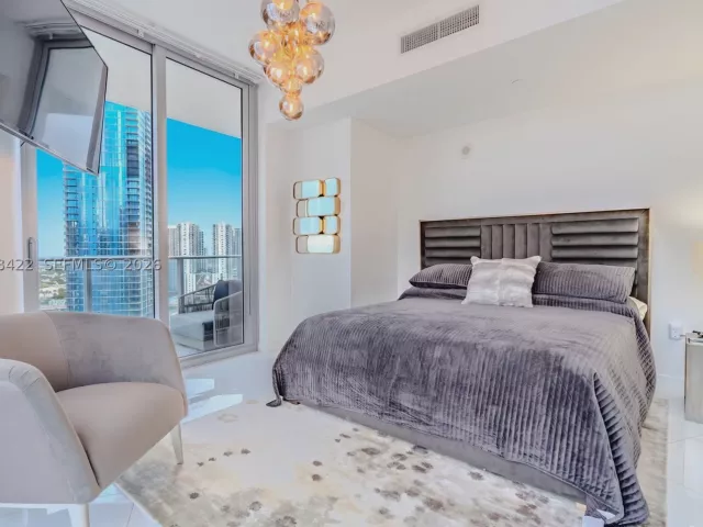 1-bedroom condo for rent in Miami - 851 NE 1st Ave 1802 - MondialRealty