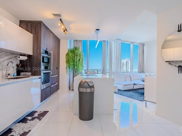 1-bedroom condo for rent in Miami - 851 NE 1st Ave 1802 - MondialRealty
