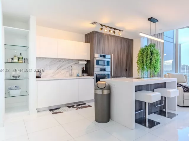 1-bedroom condo for rent in Miami - 851 NE 1st Ave 1802 - MondialRealty