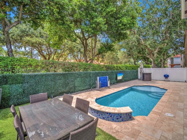 3-bedroom home for sale in Pembroke Pines - 7565 NW 19th Dr - MondialRealty